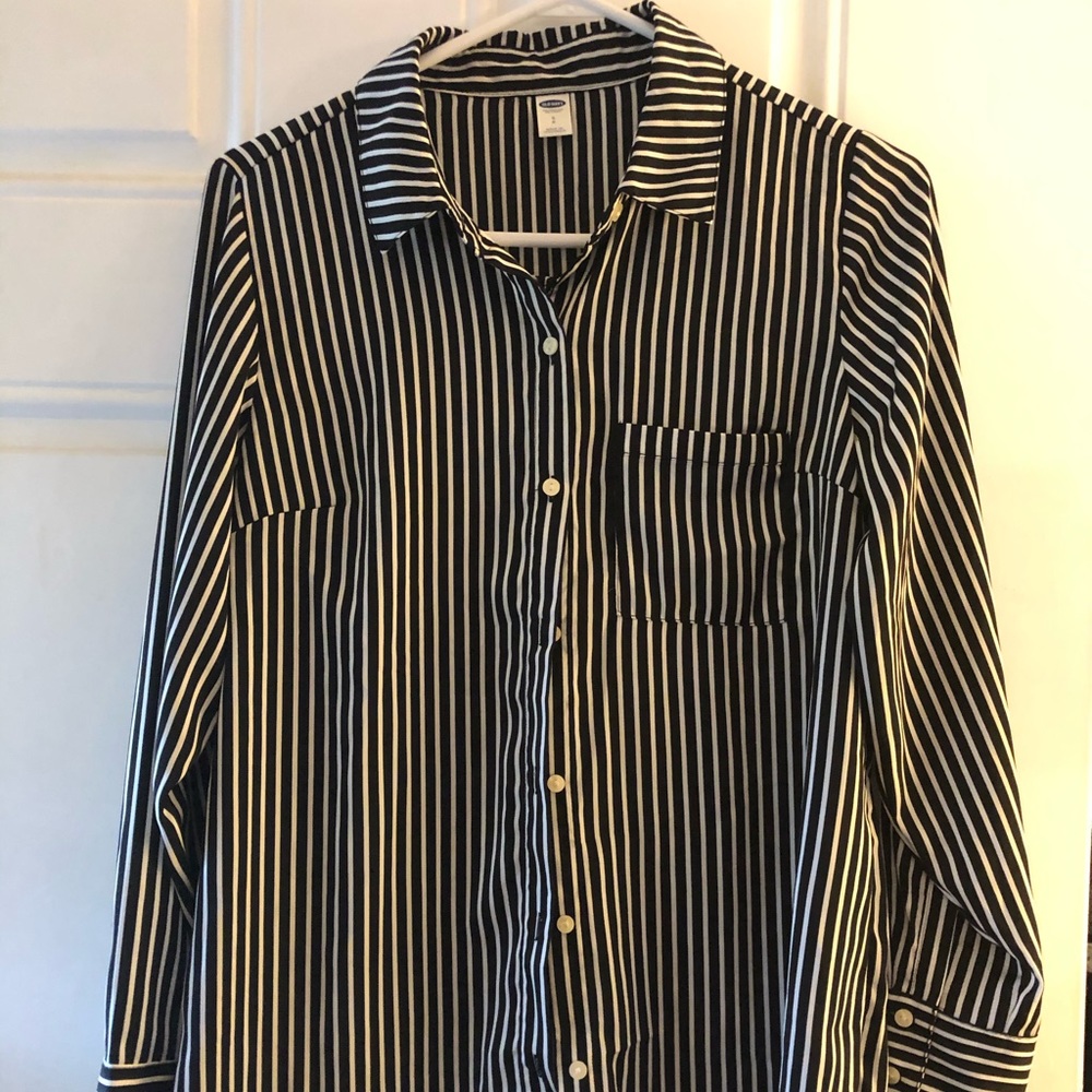 Old Navy black and white stripped shirt size S
